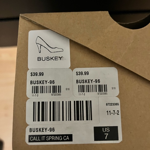 Black Matte Pumps - Picture 6 of 6